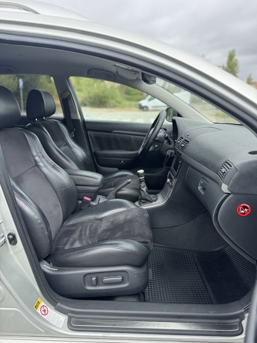 Toyota avencis 2.2 D-cat D4D full extras