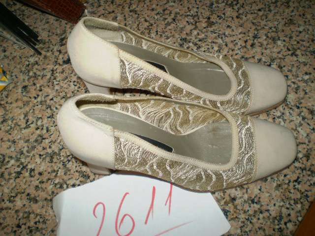 2611 - Sapatos creme de Cerimonia de marca "Pierre Cardin" 36