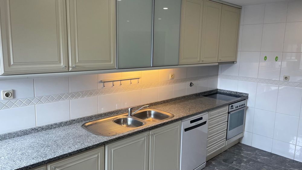 Apartamento T1+1 Madalena em condomínio fechado.