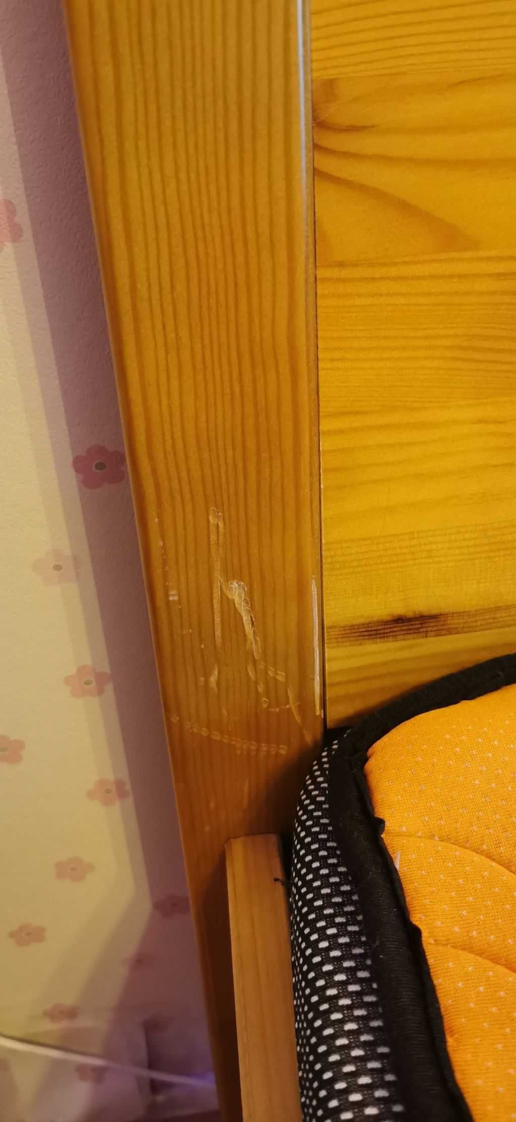 Cama de Solteiro + mesinha de cabeceira