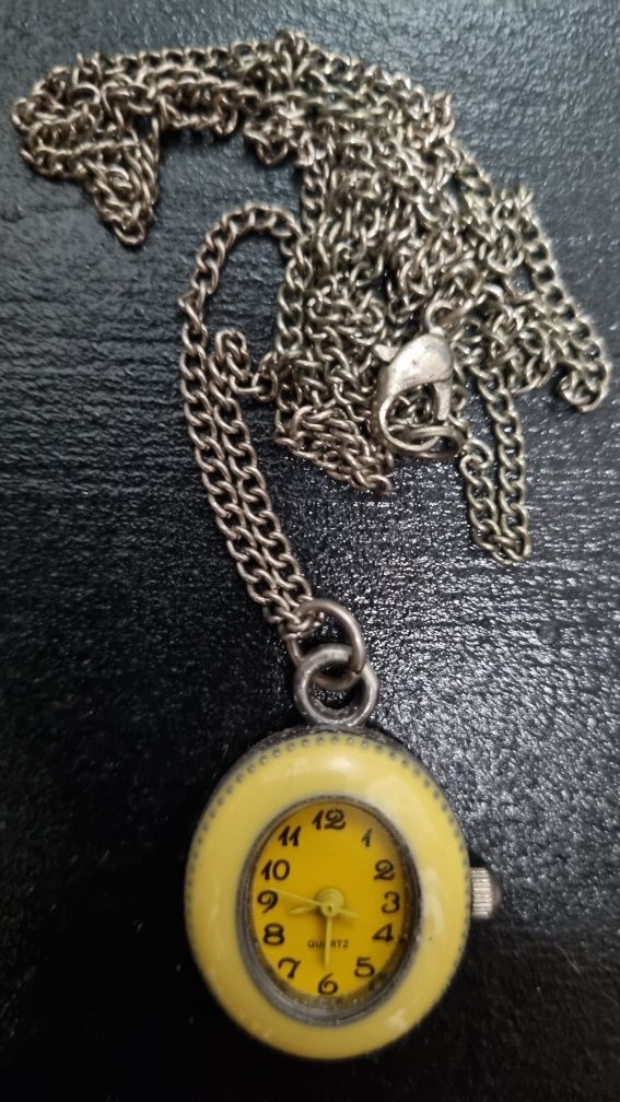 Zegarek wisiorek na łańcuszku reserved żółty