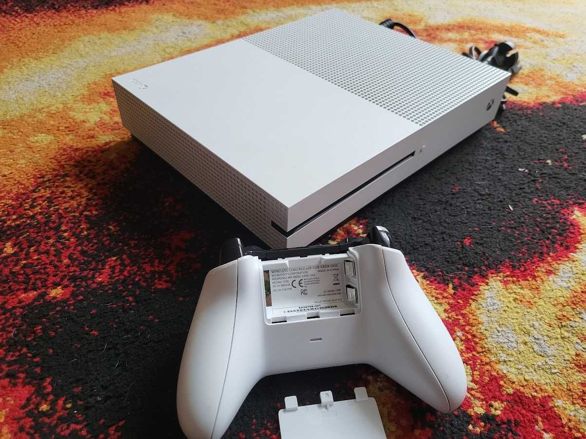 Xbox ONE S 500GB, Pad, Okablowanie - Stan BDB