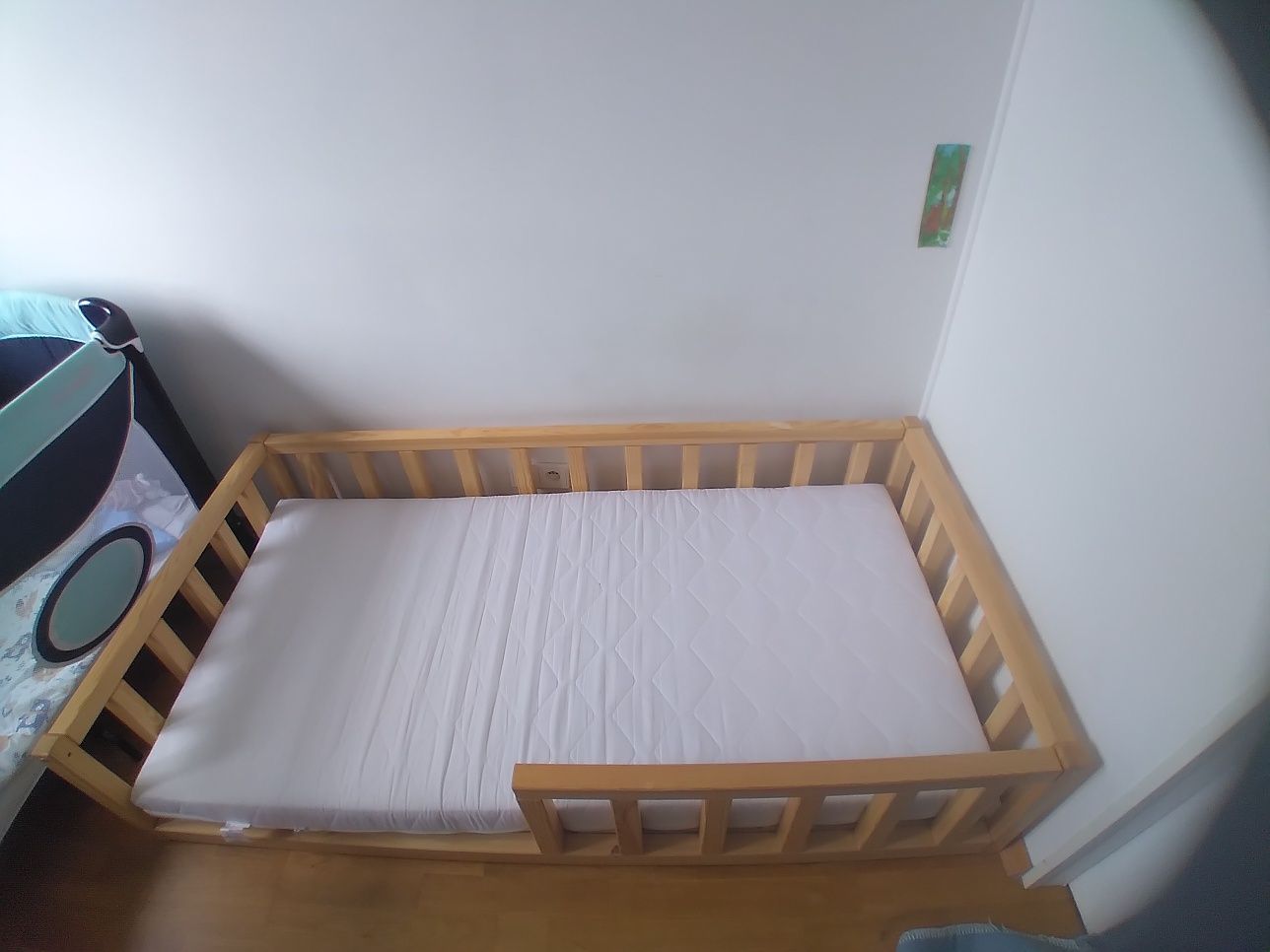 Łóżko dziecięce Montessori, niskie