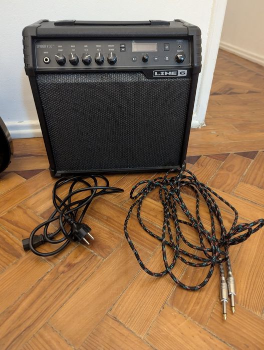 Vendo Guitarra Elétrica Jackson e Amplificador Line6 Spider