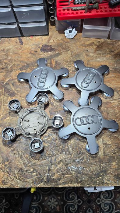 Oryginalne dekielki pajączki AUDI a4 b7