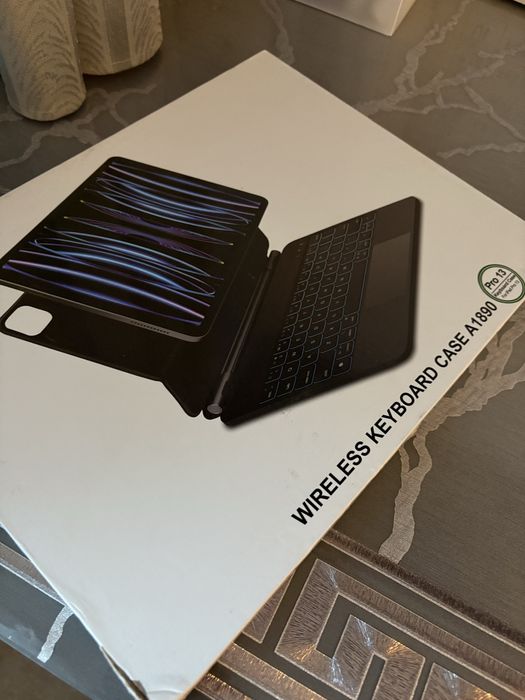 ipad Pro 13” wireless keyboard