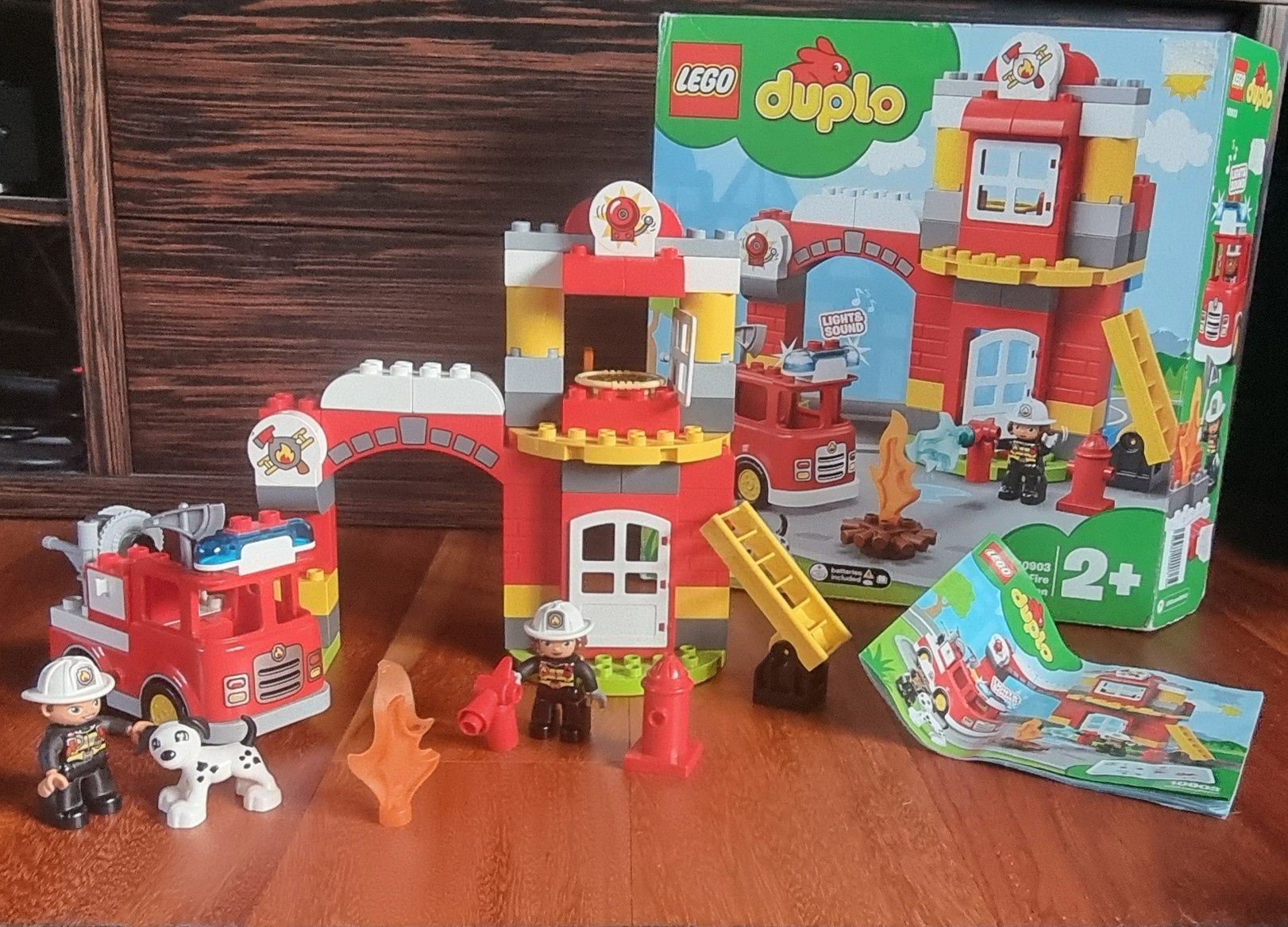 Zestaw LEGO DUPLO "Remiza strażacka" - wersja: 10903.