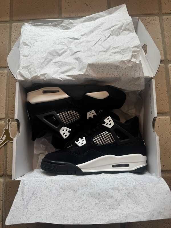 Jordan 4 Retro White Thunder Rozmiar 40