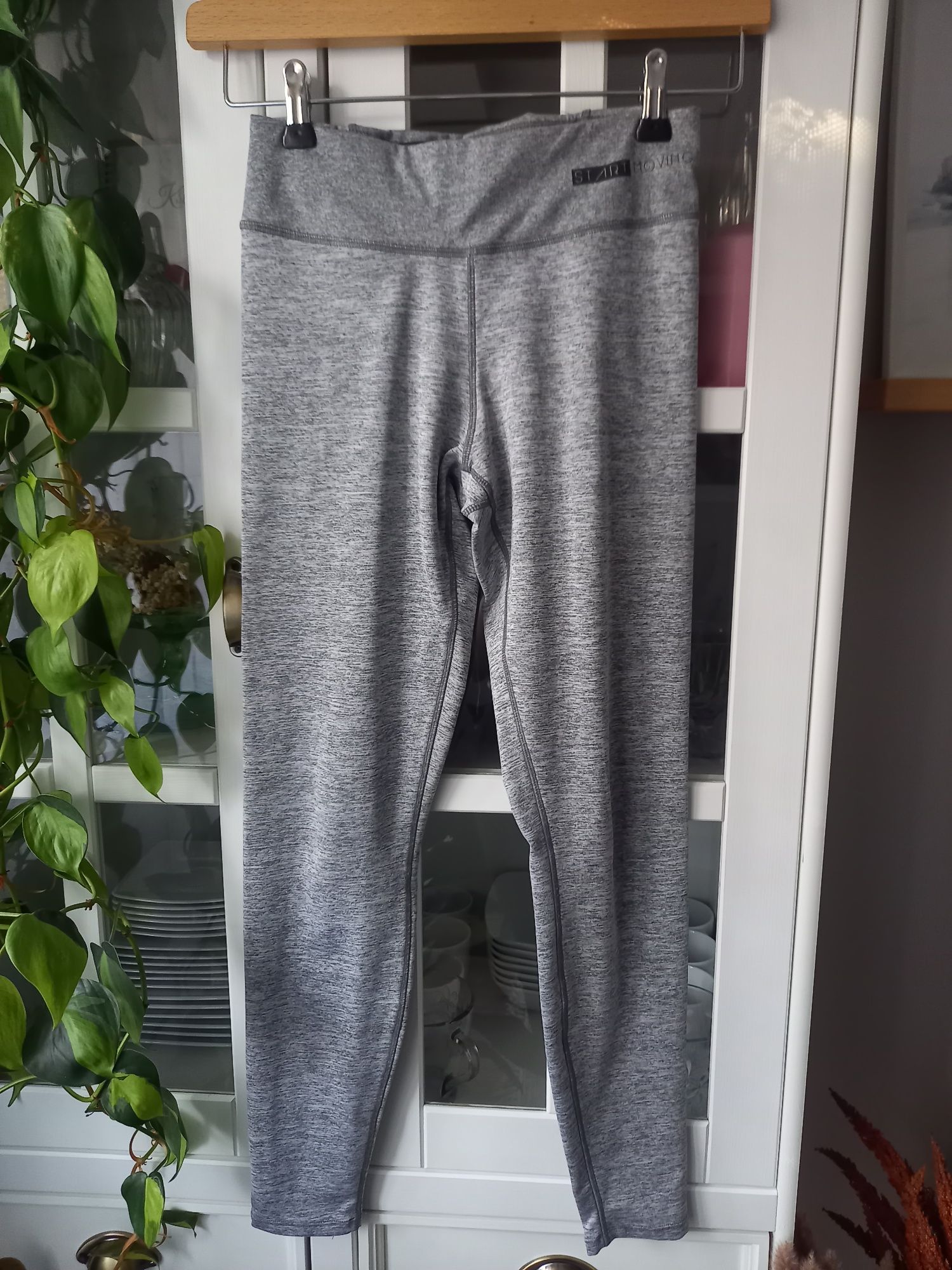 Szare damskie legginsy S Bershka