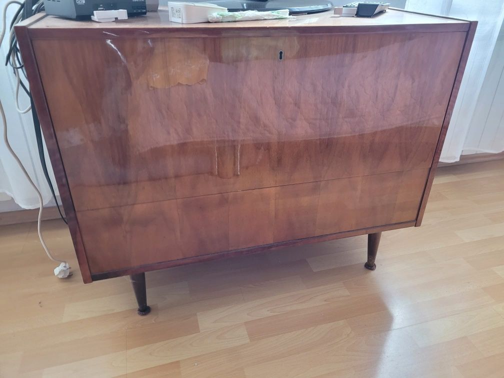 Meble lakierowane retro