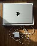 Macbook air 13 cali m3 256gb ksiezycowa poswiata