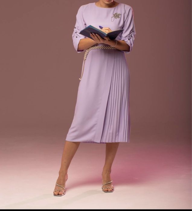 Ділове плаття лавандового кольору