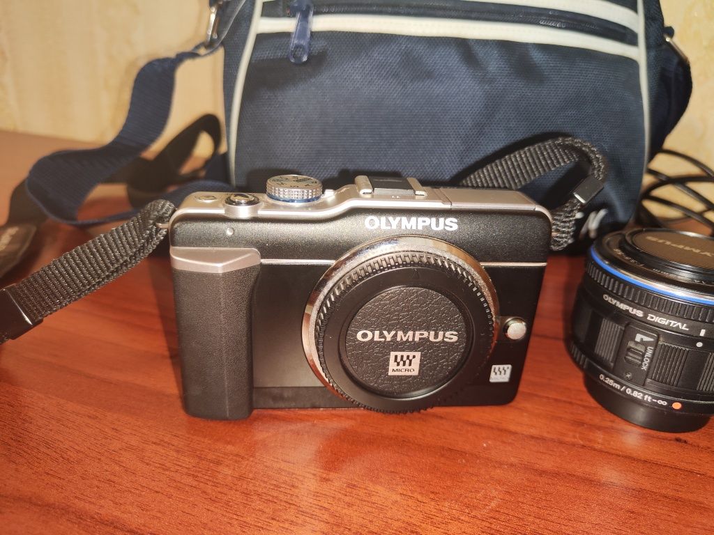 Без зеркальный фотоаппарат  Olympus PEN E-PL 1.