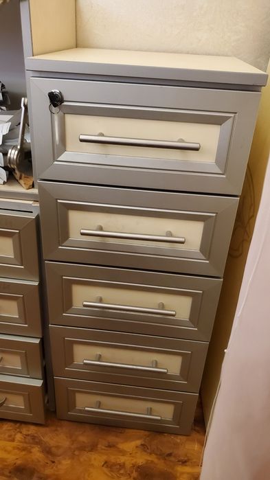 Тумба с выдвижными ящиками