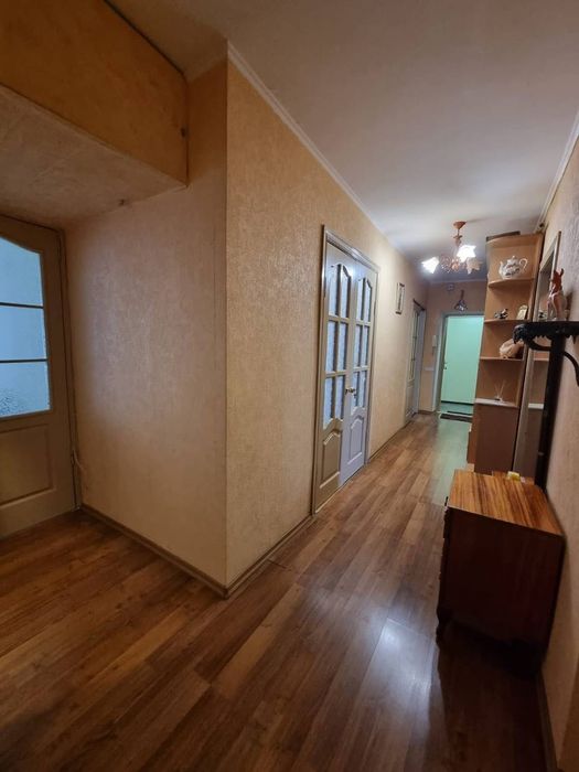 Продам велику квартиру на Юності!