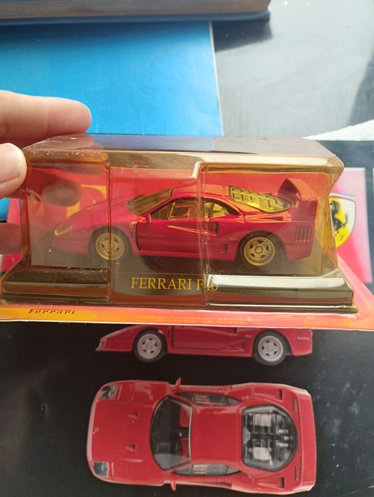 Ferrara F40 з журналом