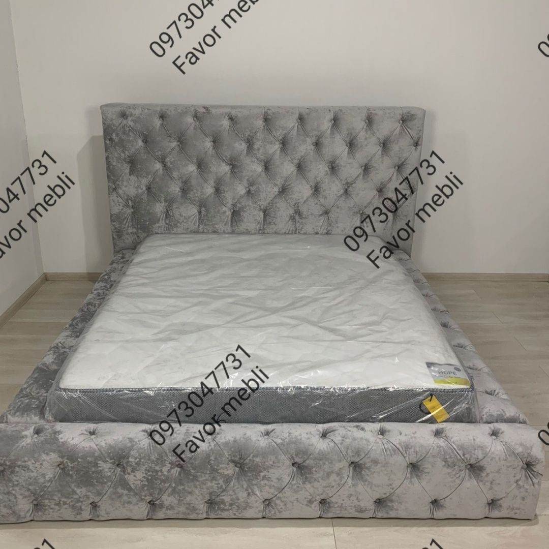 Ліжко оздоблене миючою тканиною