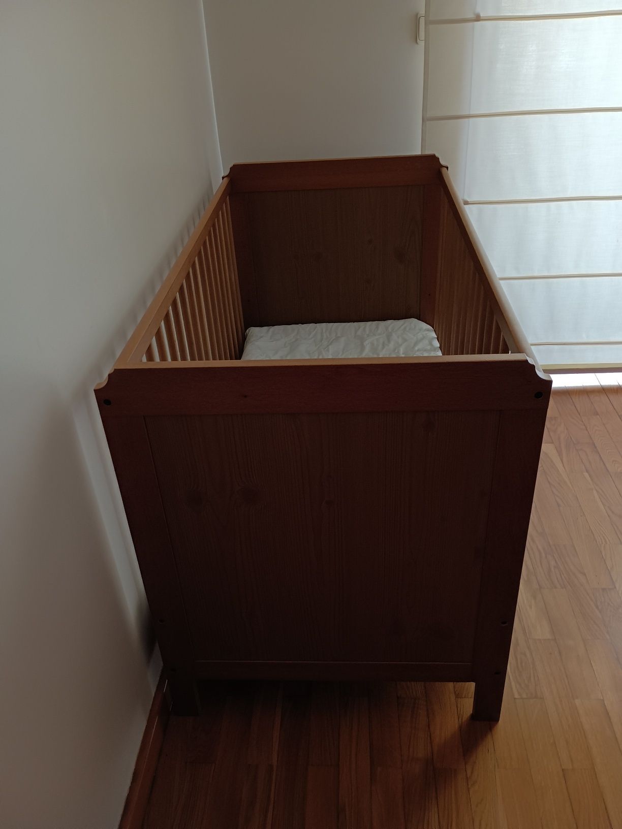 Cama/berço para bebé com oferta de colchão e edredão