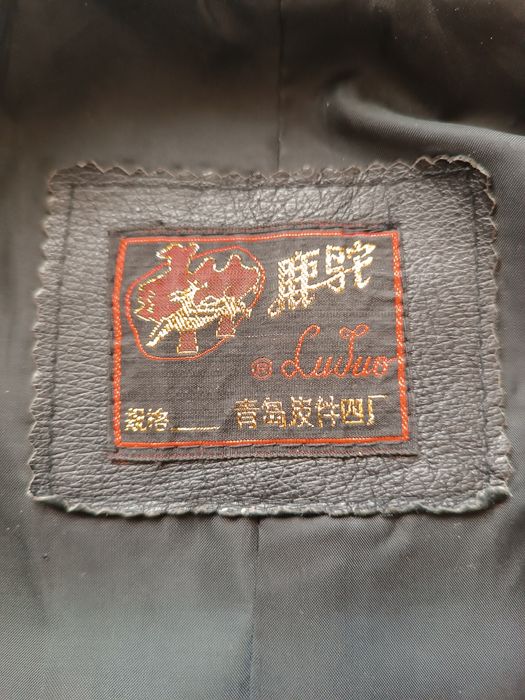 Кожаный пиджак с визерунчатыми  вставкамивставками