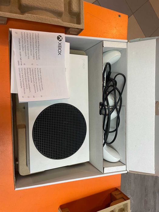 Xbox Series S + 2 Pady + Pudełko + gratis