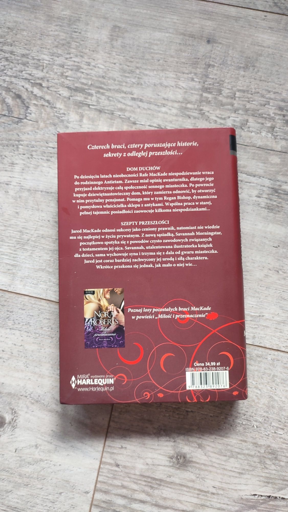 Nora Roberts Dom duchów, Szepty przeszłości