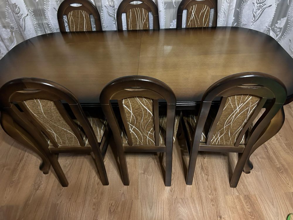 Stół rozkladany z 6 krzesłami