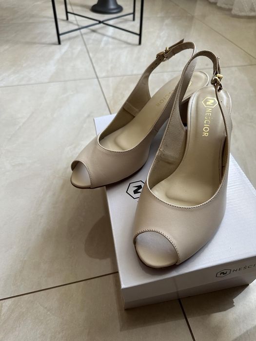 Sprzedam nowe czółenka skórzane 41