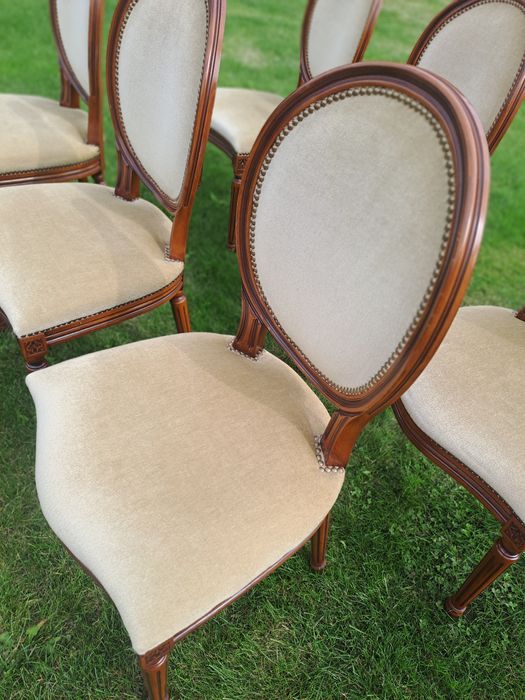 Komplet 6 solidnych krzeseł