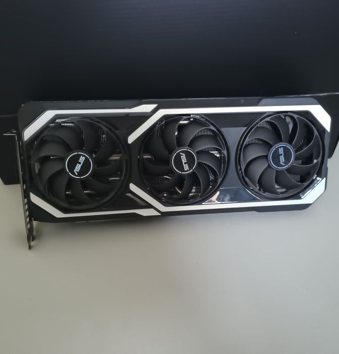 ASUS RTX 3070 Megalodon