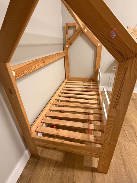 Łóżko dziecięce domek