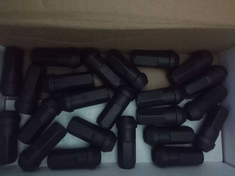 Итальянские гайки для оригинальных и неоригинальных дисков