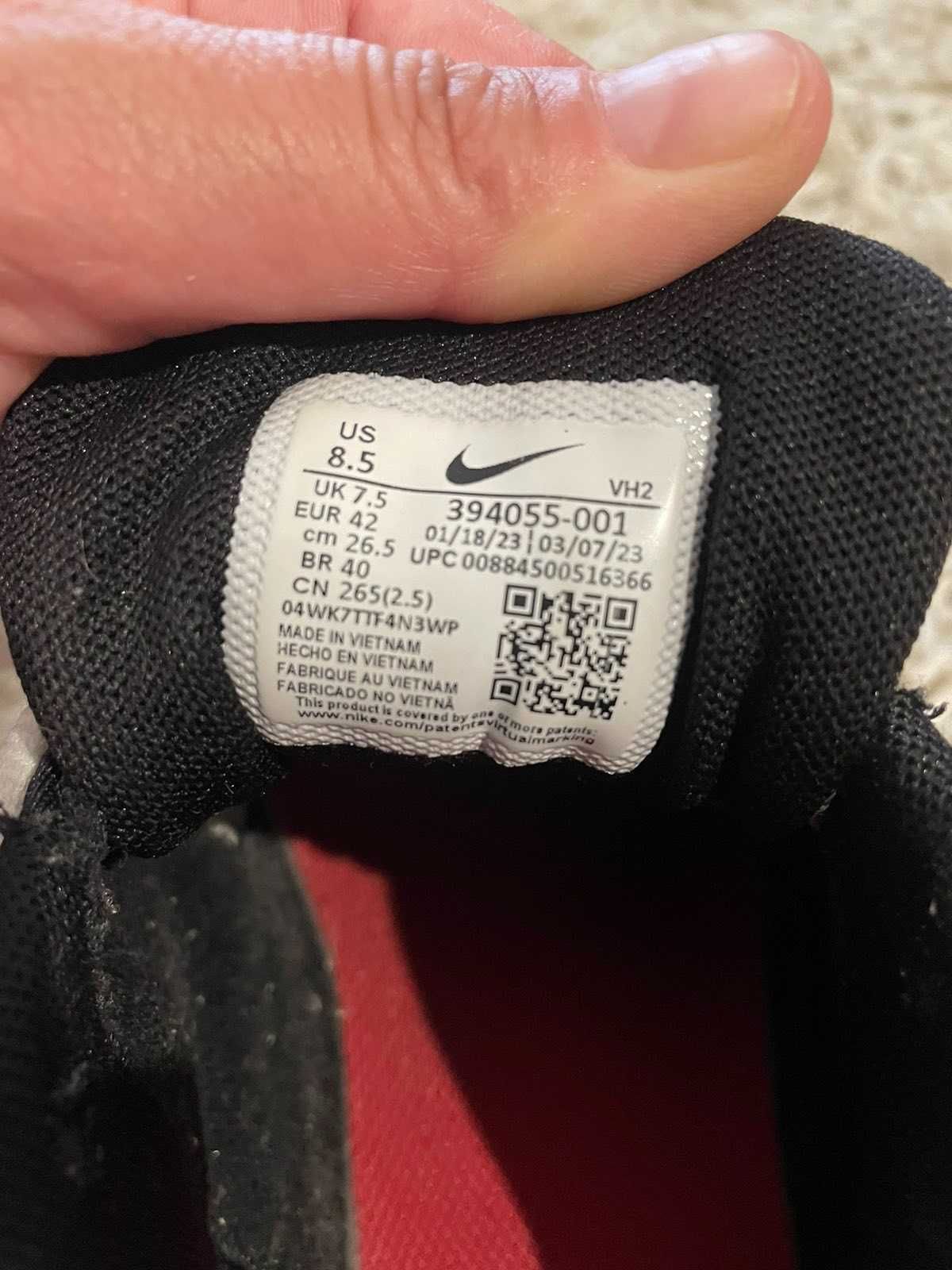 Кросівки  фірми NIKE
