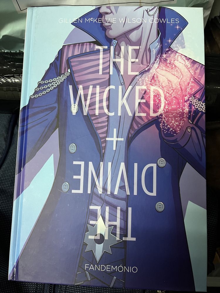 Vendo livro The Wicked + The Divine