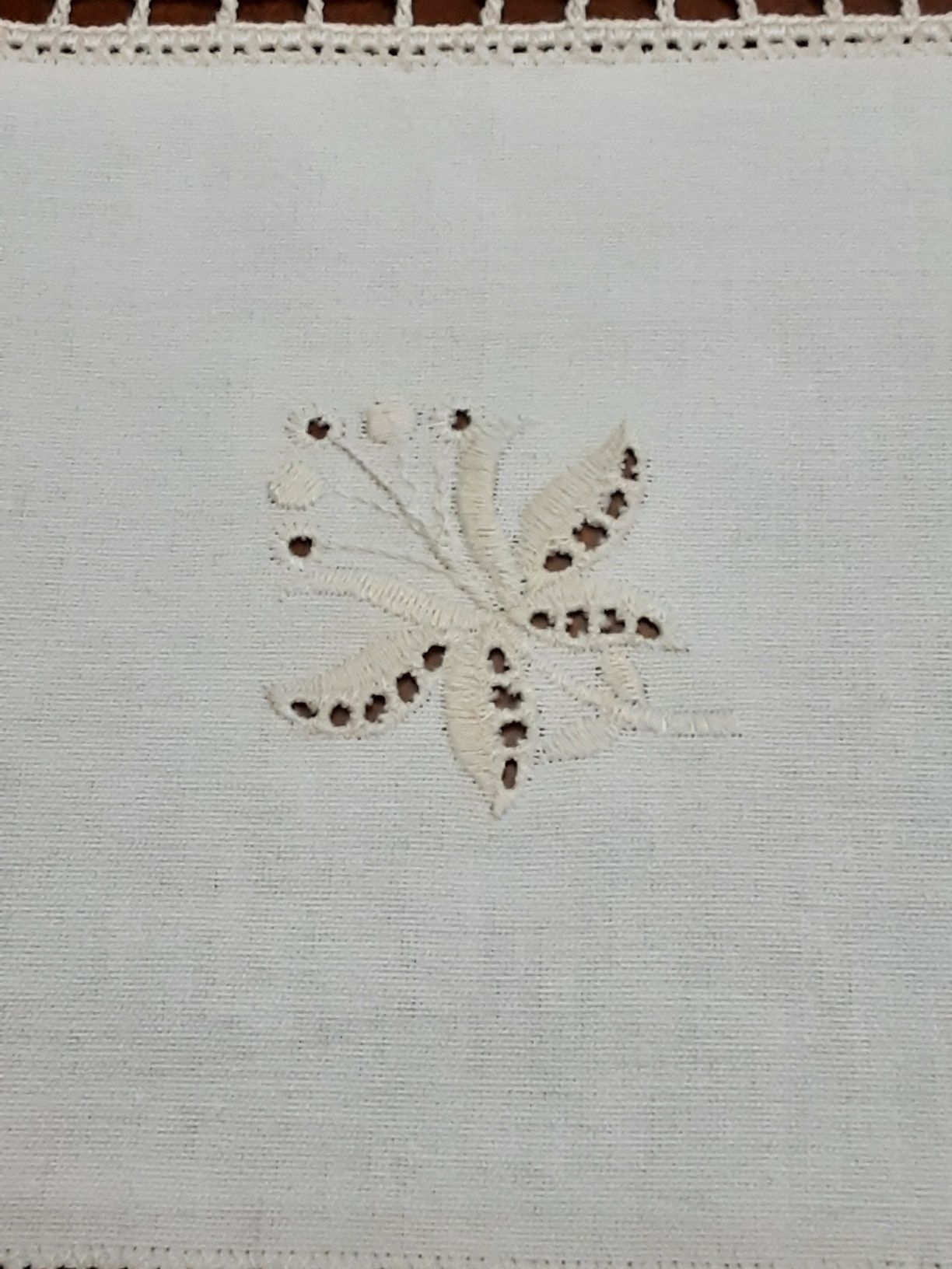 Conjunto de panos de quarto em linho e croché