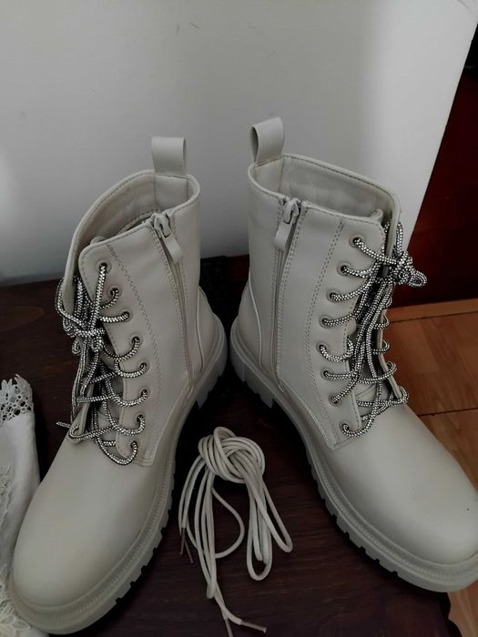 Botas brancas número 38