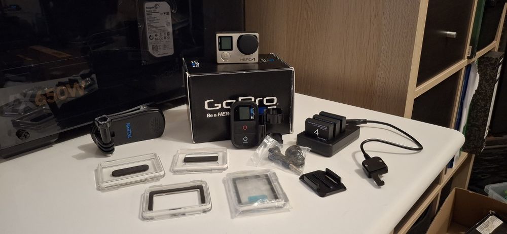 GoPro HERO4 + Comando Remoto + Acessórios – Pronta para Aventura