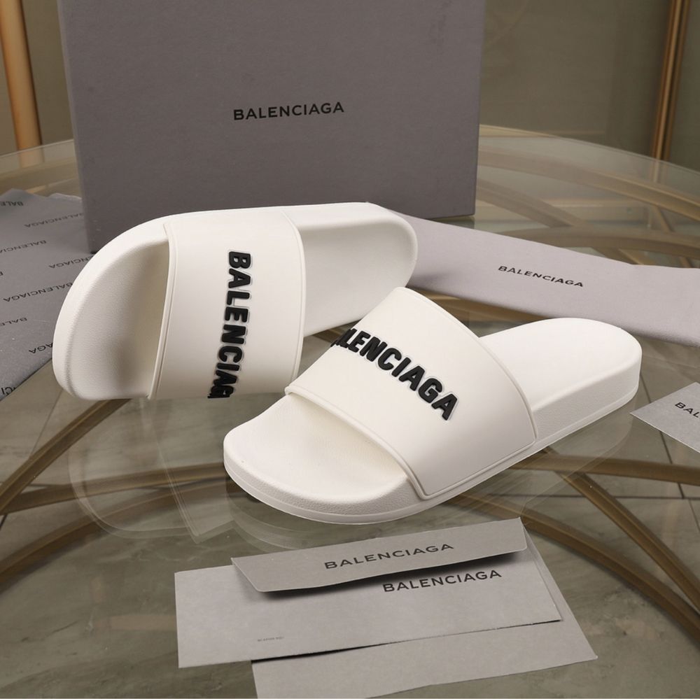 Chinelos Flip-Flop balenciaga Novos