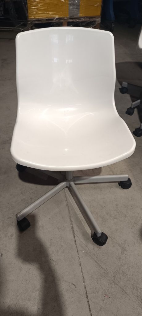Mesa e cadeiras escritorio a excelente preço