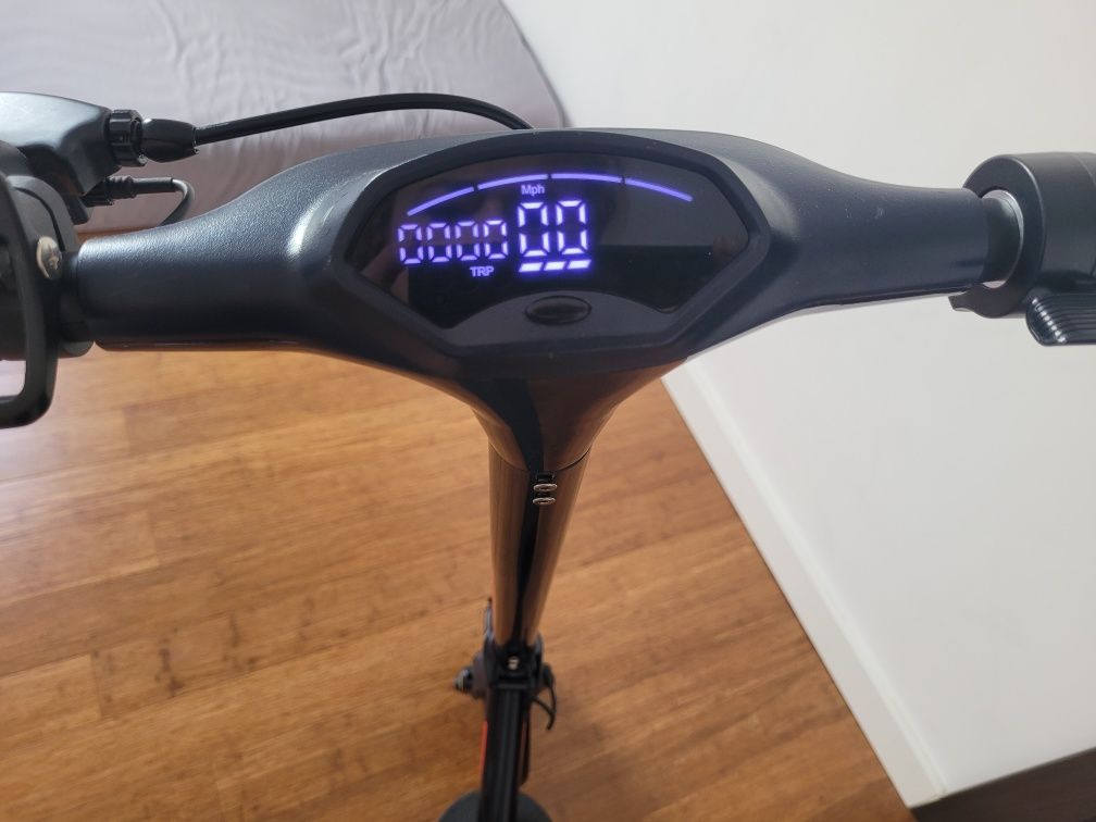 Hulajnoga elektryczna red bull super stan