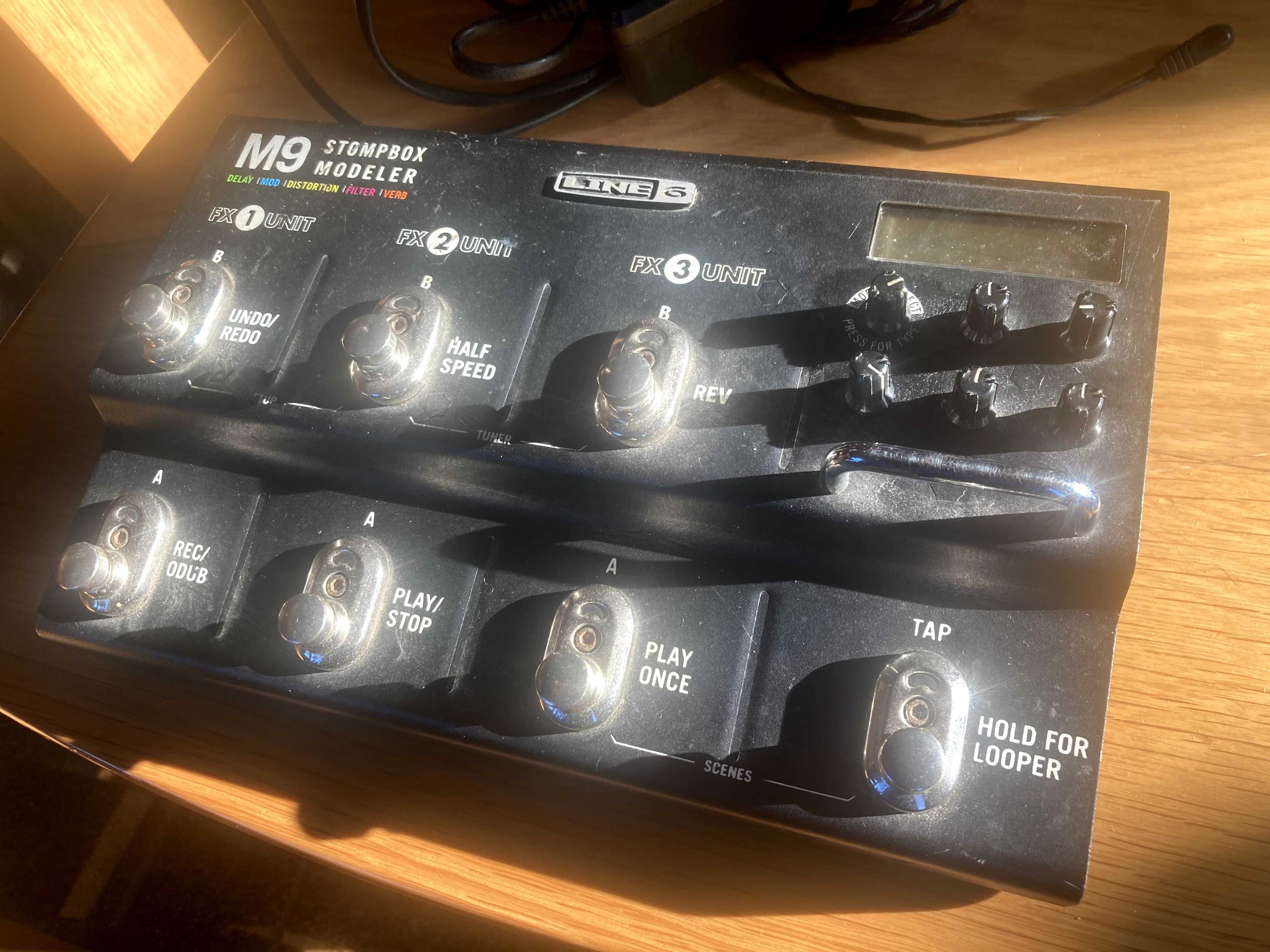 Line6 M9 StompBox Modeler totalmente funcional [com power supply]