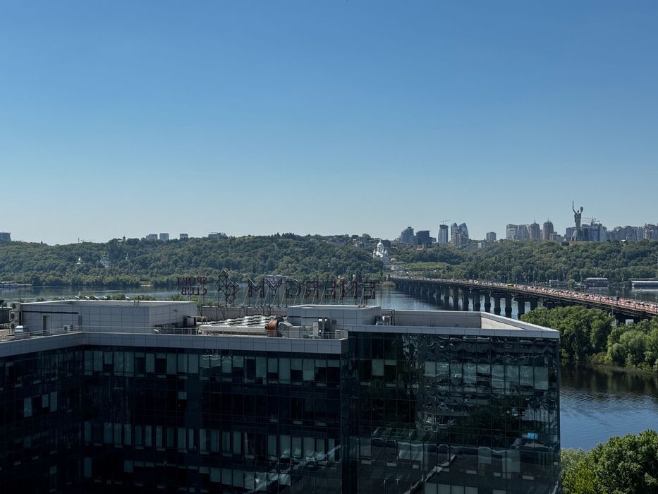 Продам 2 кімнатну 69м без % ЖК Silver Breeze Дніпровська набережна  1а