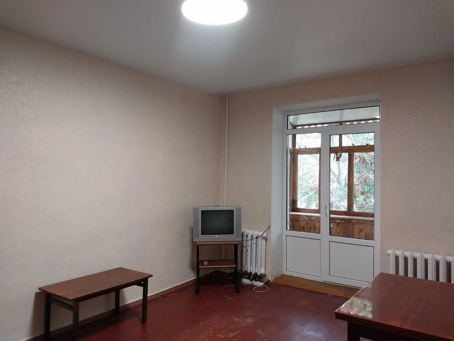 +Продам 2 ком.квартиру ул.Глазунова , 14000 дол.
