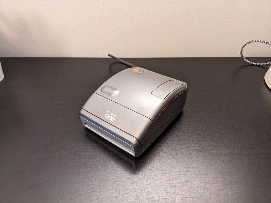 Polaroid One 600
