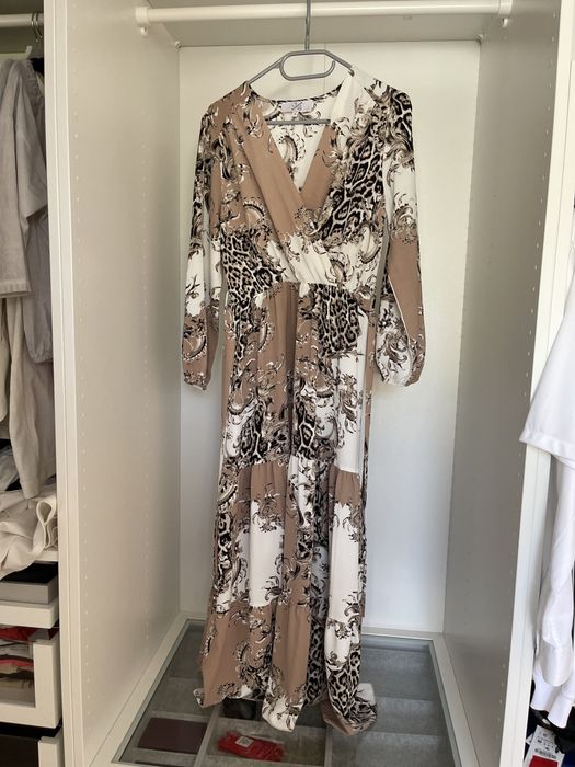 Długa sukienka wiązana