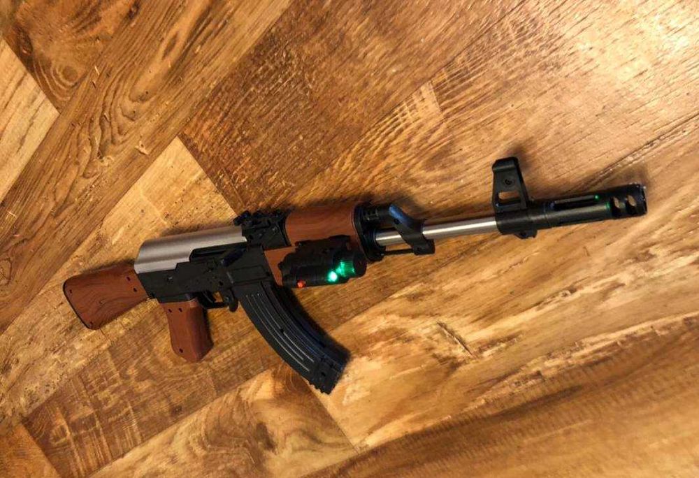 AK-47 автомат  з металевим стволом та лазерним прицілом