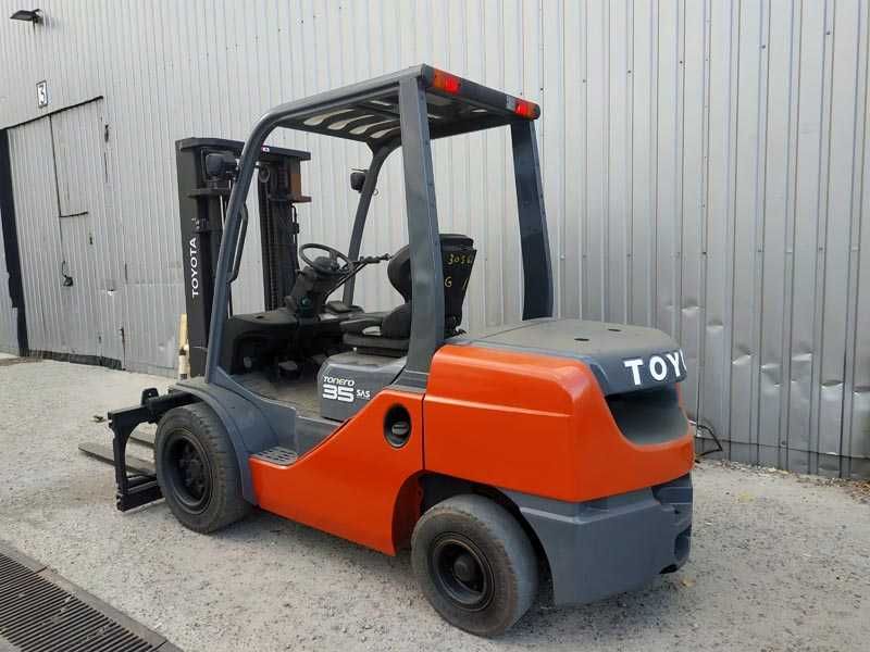Погрузчик БУ TOYOTA , Дизель , 3,5т , подъём 4,3м , 2020г.