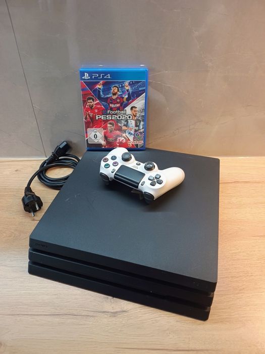 PlayStation 4 pro + pad + gra