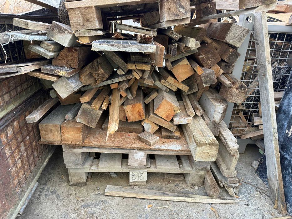 Sklejka, deski, pozostałość po budowie