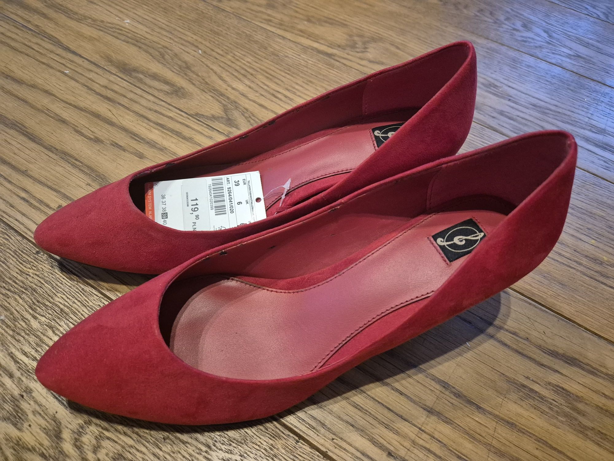 Szpilki Czerwone niskie zamszowe NOWE r.39 Stradivarius