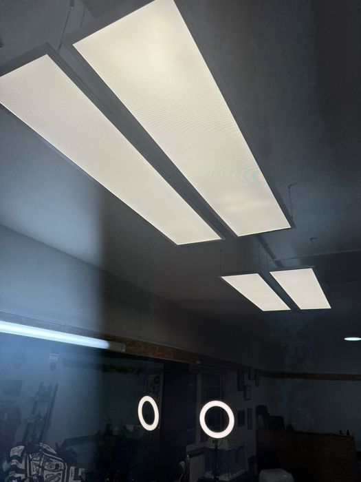 Paineis de iluminação Led  com cabos de suspensao e transformadores